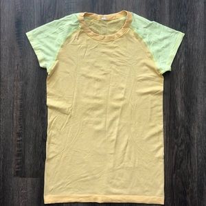 LULULEMON WOMENS VENT TECH Yellow T SHIRT sz 8